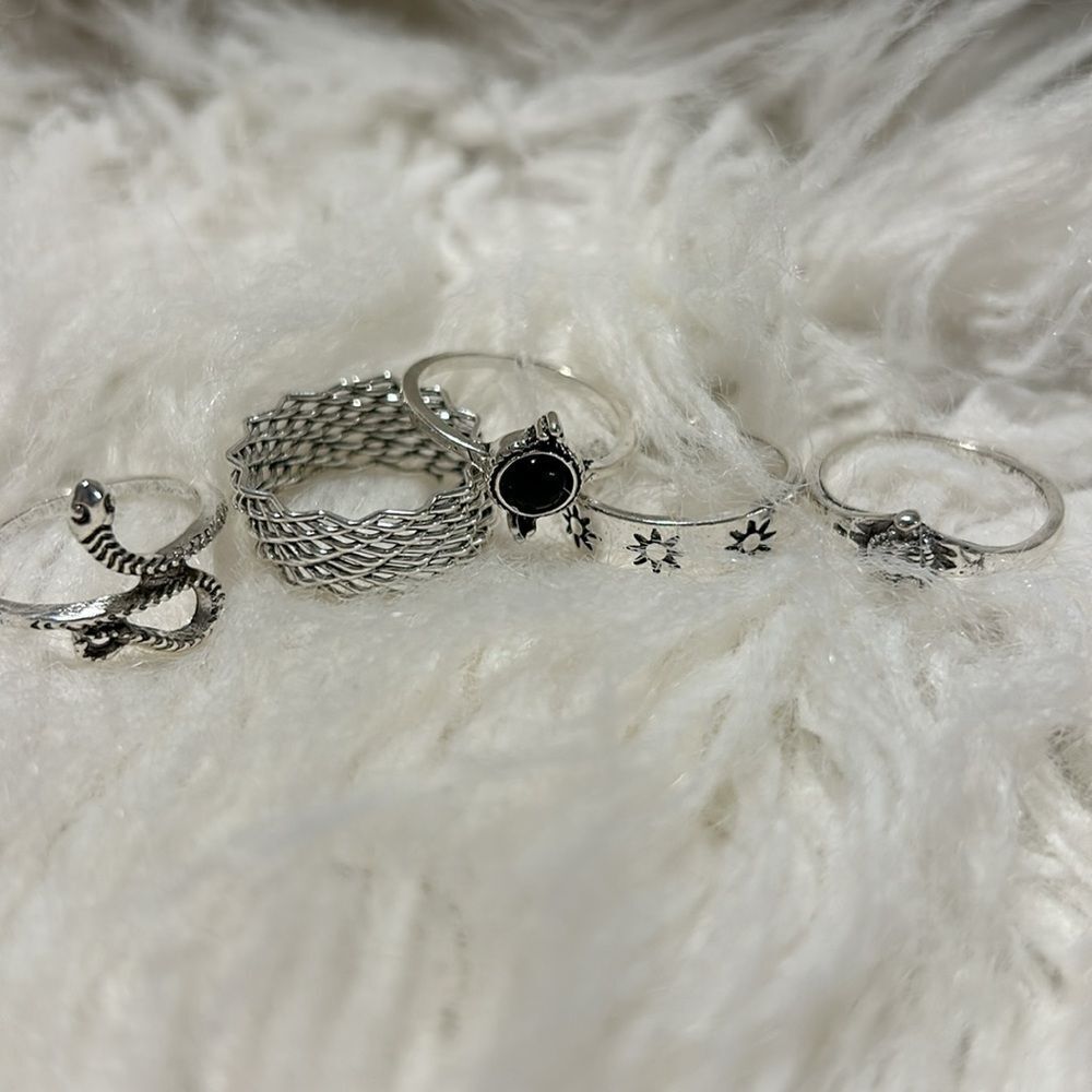Silver rings- Size 7